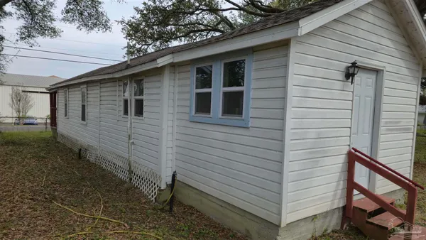 a view of house with backyard