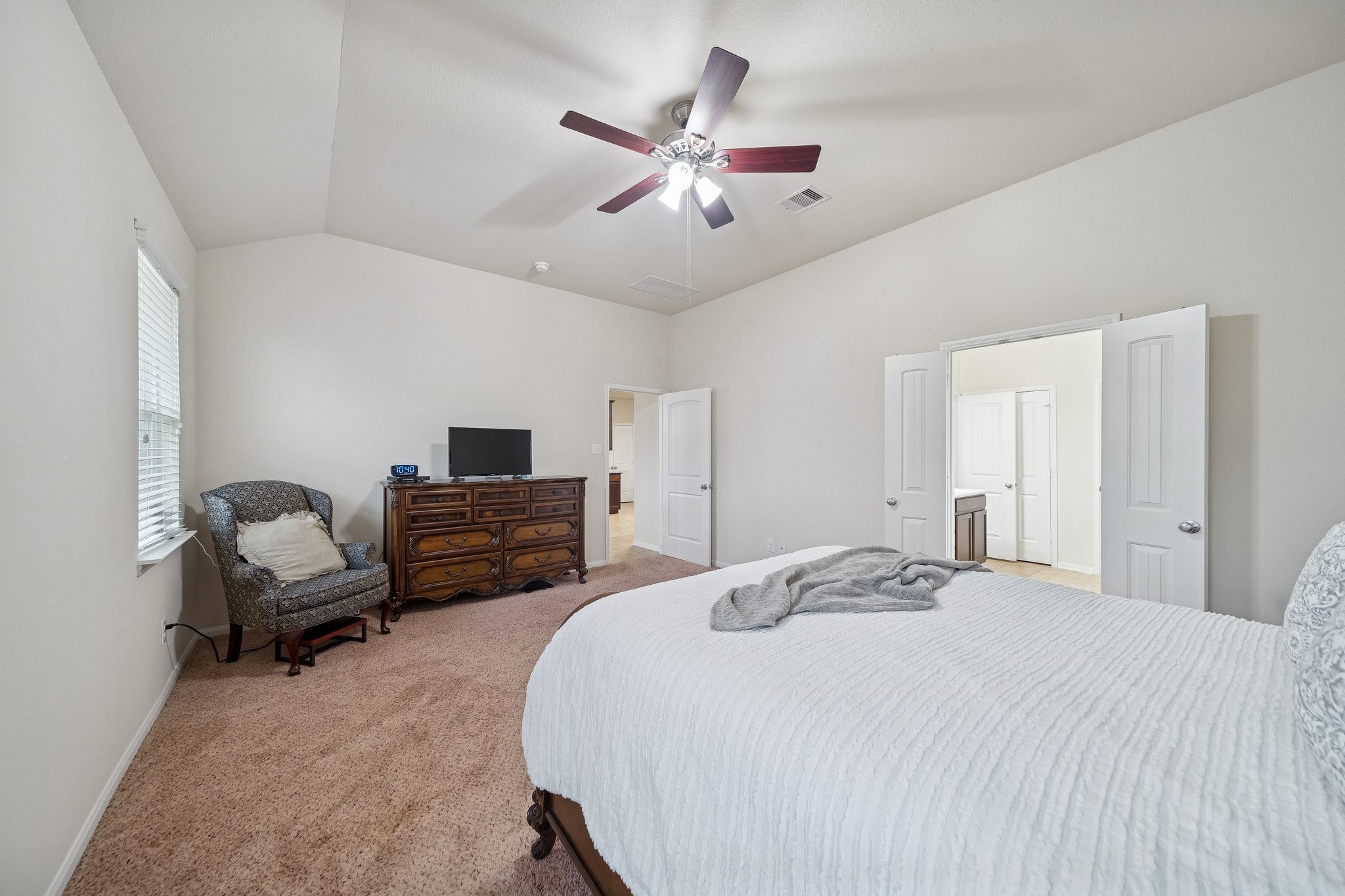 1972 Jobes Court Alvin, TX 77511 - Photo 20 of 39 Owner's retreat.