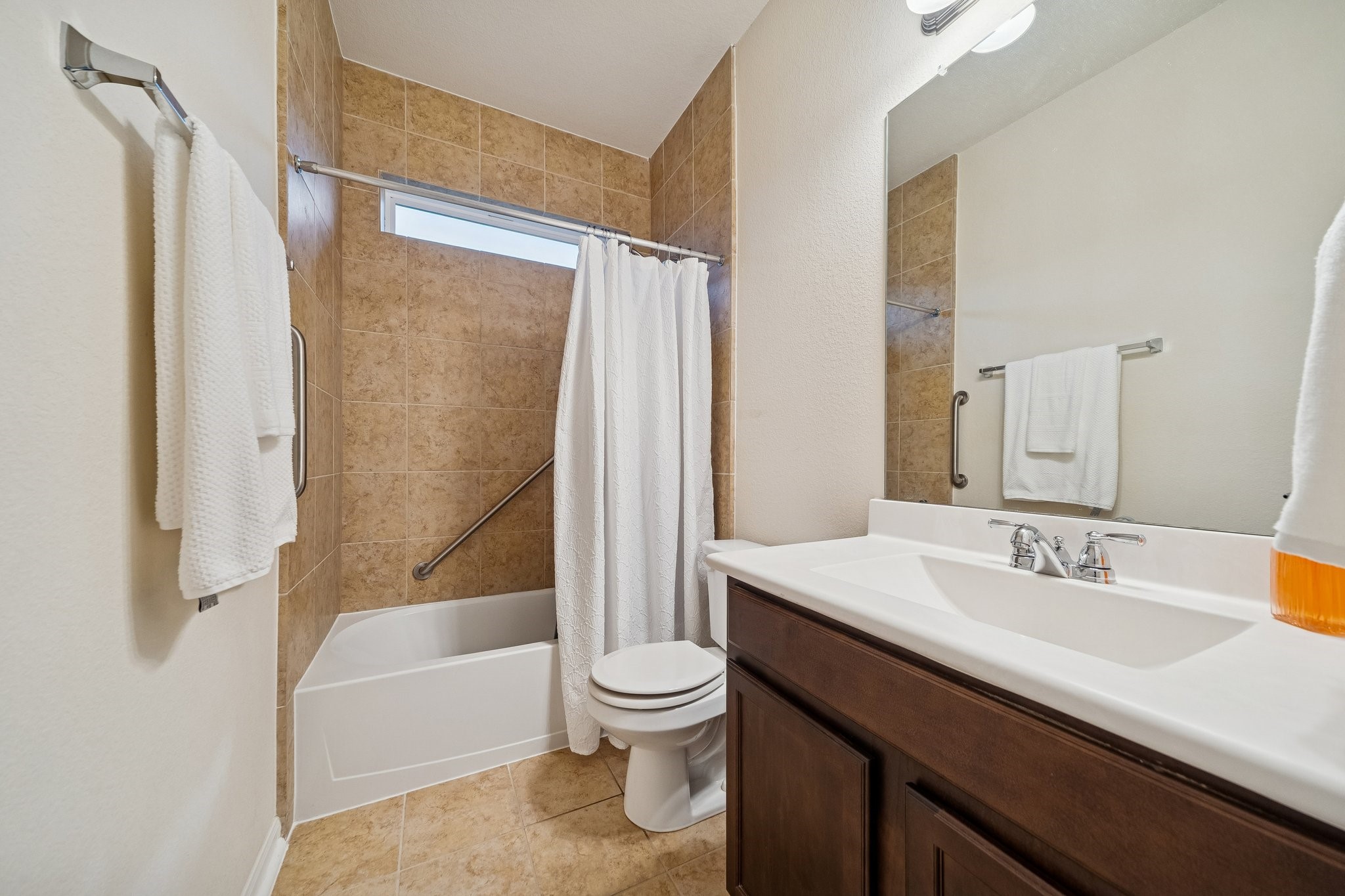 1972 Jobes Court Alvin, TX 77511 - Photo 27 of 39 Hall bath