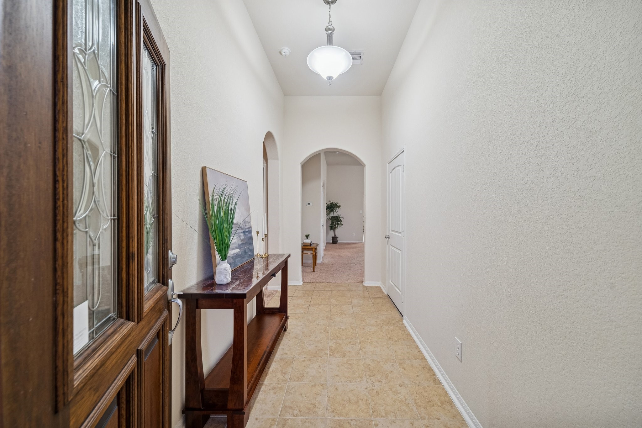 1972 Jobes Court Alvin, TX 77511 - Photo 7 of 39 Formal entry with high ceilings.