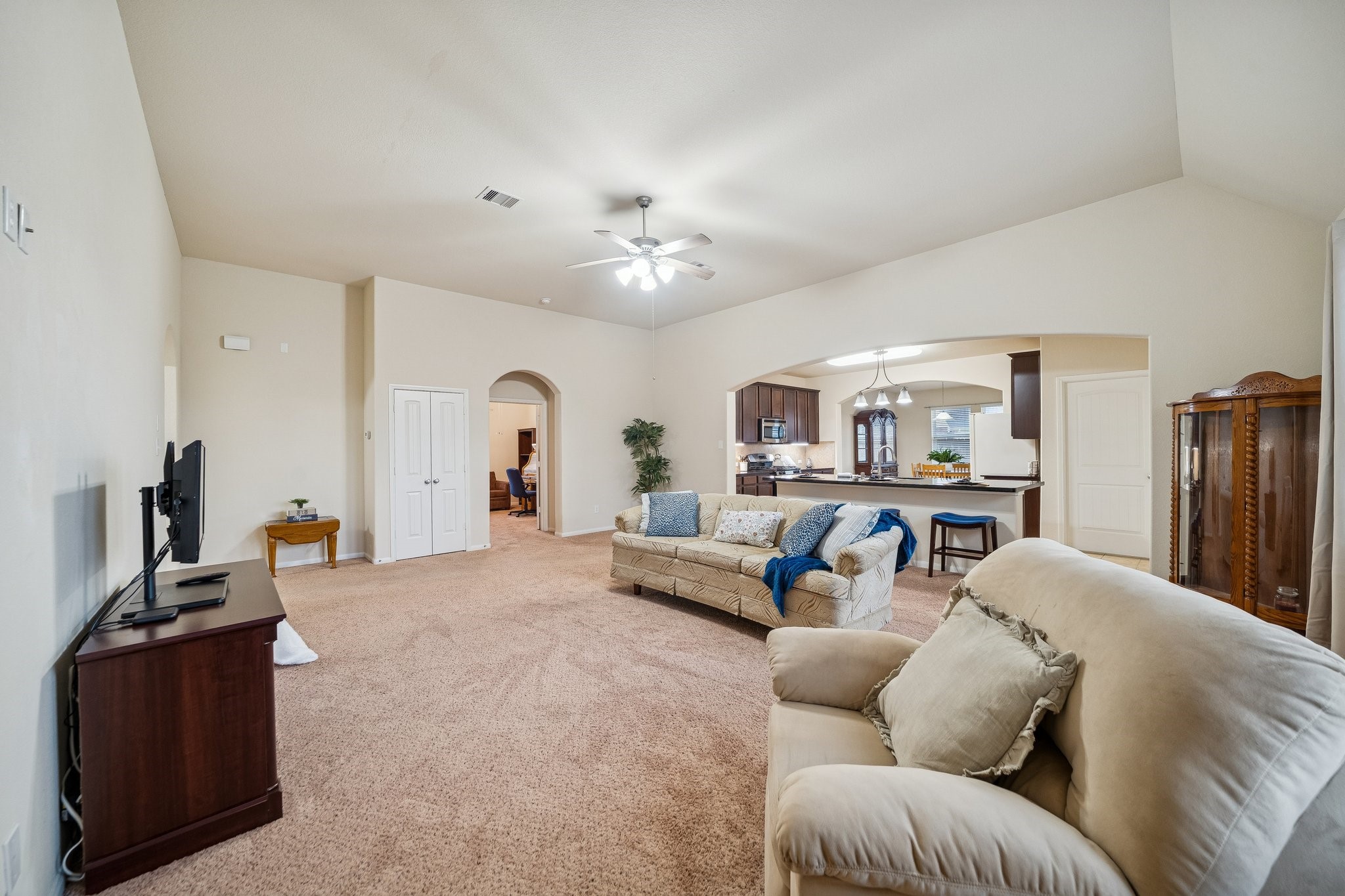 1972 Jobes Court Alvin, TX 77511 - Photo 9 of 39 Spacious den is perfect for entertaining.