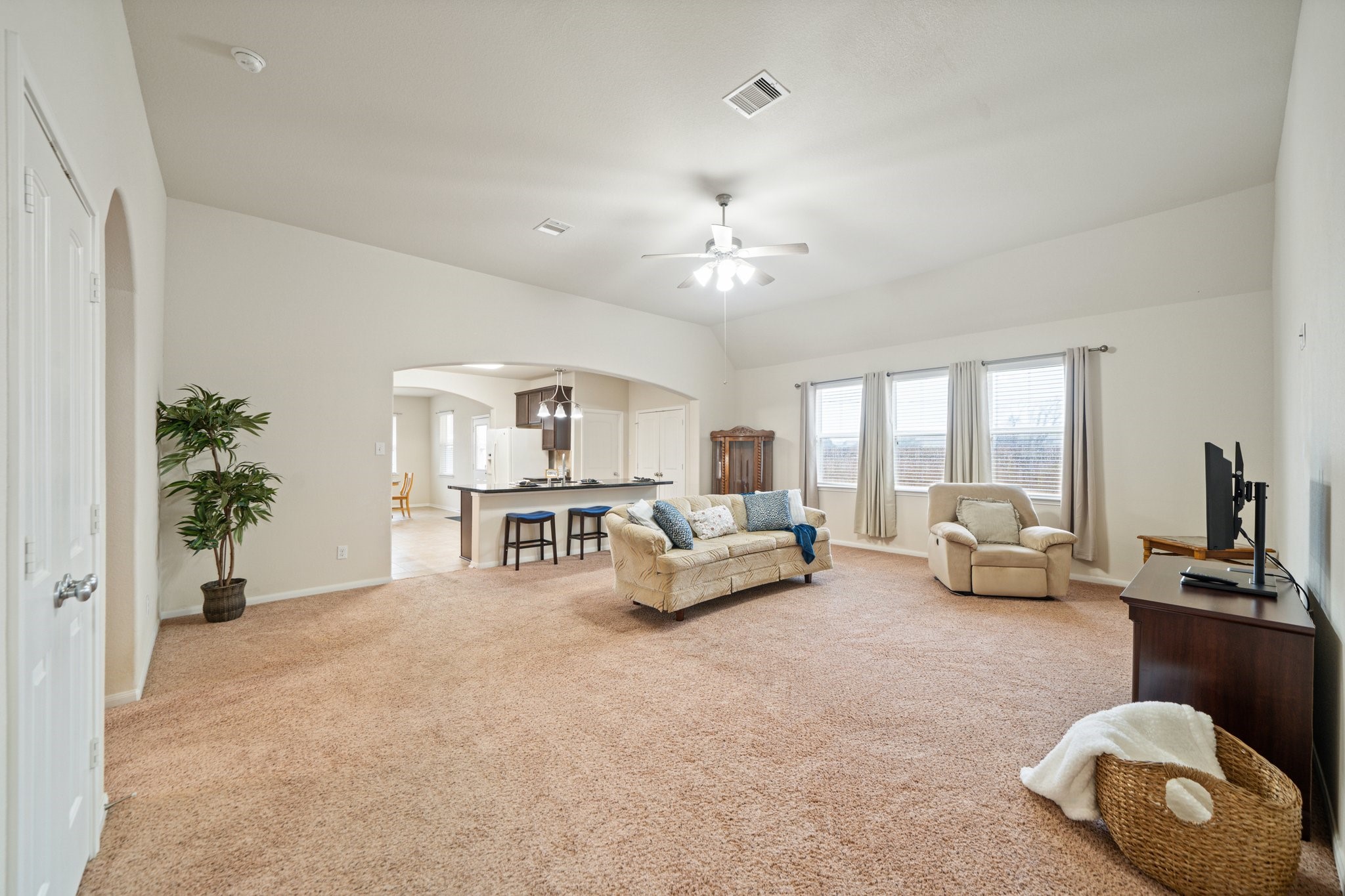 1972 Jobes Court Alvin, TX 77511 - Photo 10 of 39 Spacious den.