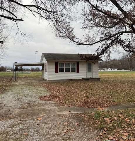 $60,000 | 502 West Bond Avenue, Patoka, IL 62875