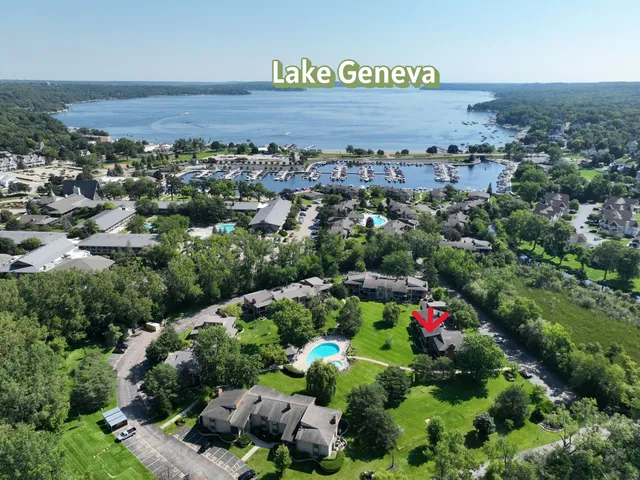 $629,000 | 31 Abbey Villa Circle, Unit D, Fontana, WI 53125