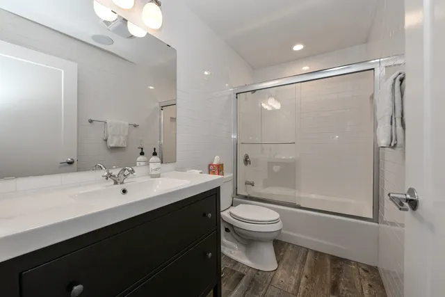 $629,000 | 31 Abbey Villa Circle, Unit D, Fontana, WI 53125