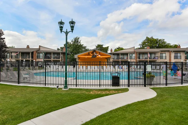 $629,000 | 31 Abbey Villa Circle, Unit D, Fontana, WI 53125