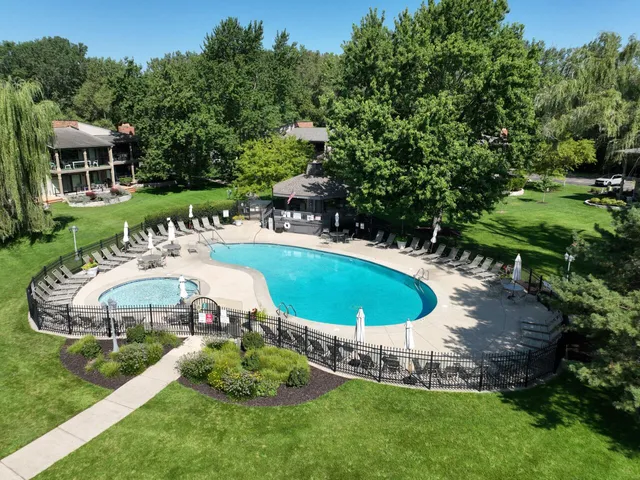 $629,000 | 31 Abbey Villa Circle, Unit D, Fontana, WI 53125