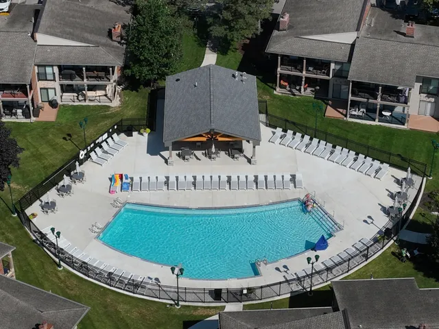 $629,000 | 31 Abbey Villa Circle, Unit D, Fontana, WI 53125