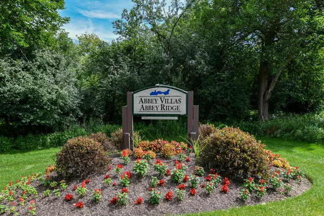 $629,000 | 31 Abbey Villa Circle, Unit D, Fontana, WI 53125