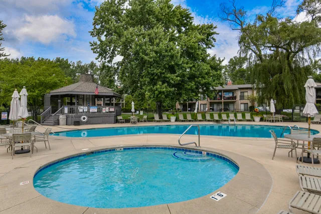 $629,000 | 31 Abbey Villa Circle, Unit D, Fontana, WI 53125