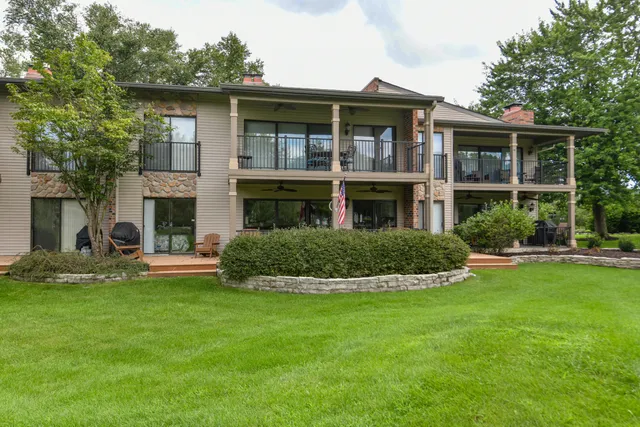 $629,000 | 31 Abbey Villa Circle, Unit D, Fontana, WI 53125
