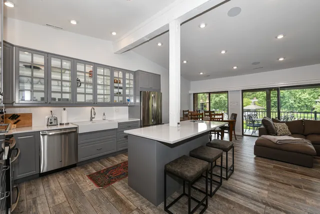 $629,000 | 31 Abbey Villa Circle, Unit D, Fontana, WI 53125