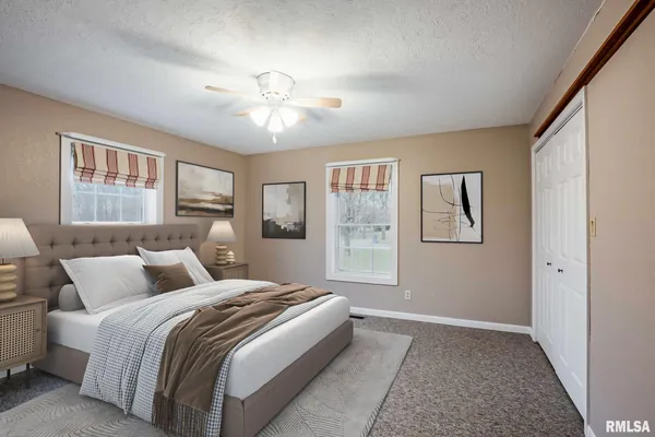 $325,000 | 16245 North McCauley Lane, Mount Vernon, IL 62864