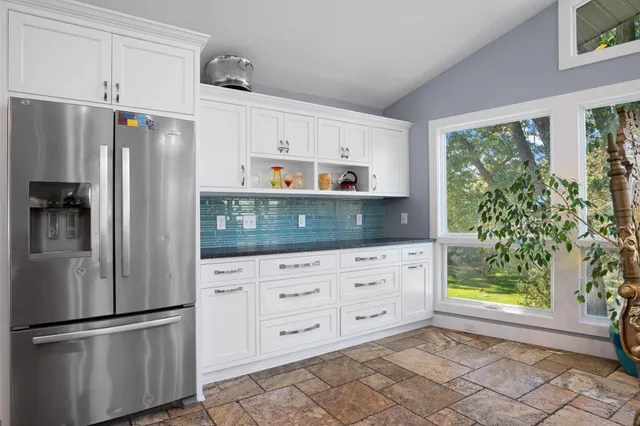 $995,000 | 326 South Cove Road, Hudson, WI 54016