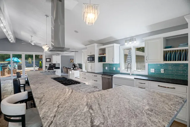 $995,000 | 326 South Cove Road, Hudson, WI 54016