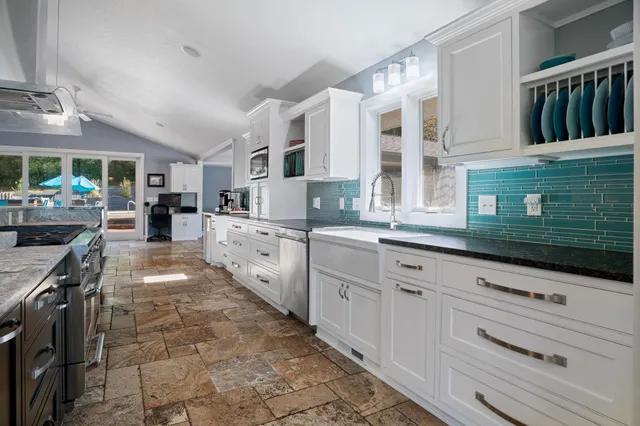 $995,000 | 326 South Cove Road, Hudson, WI 54016