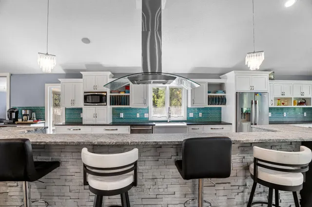 $995,000 | 326 South Cove Road, Hudson, WI 54016