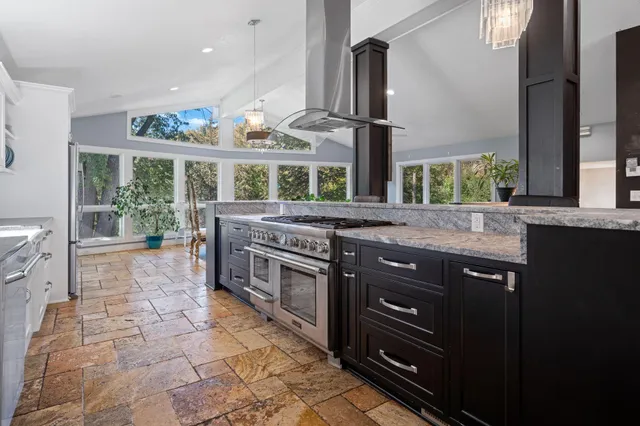 $995,000 | 326 South Cove Road, Hudson, WI 54016