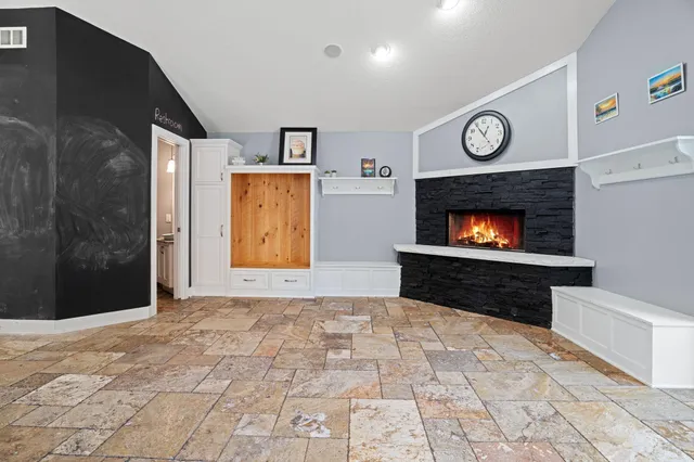 $995,000 | 326 South Cove Road, Hudson, WI 54016