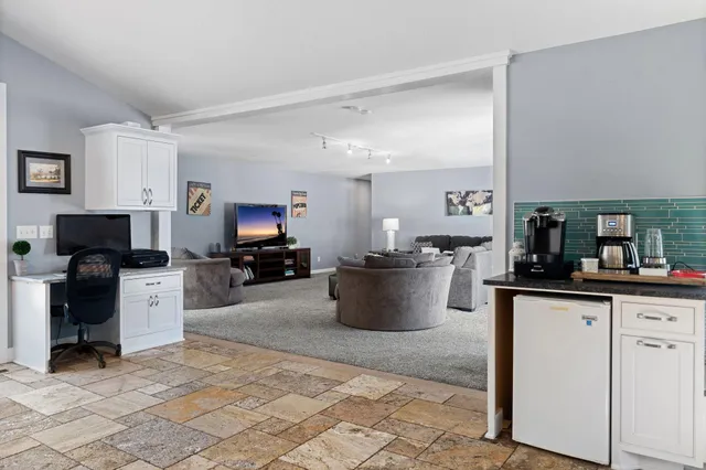 $995,000 | 326 South Cove Road, Hudson, WI 54016