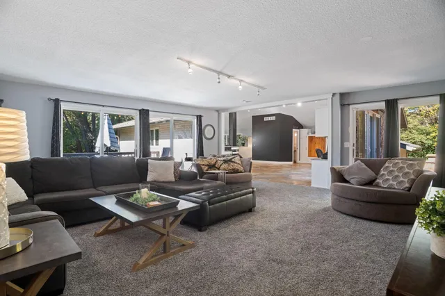 $995,000 | 326 South Cove Road, Hudson, WI 54016