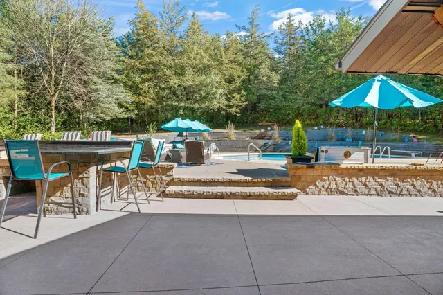 $995,000 | 326 South Cove Road, Hudson, WI 54016