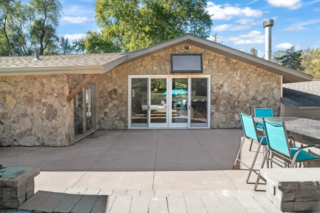 $995,000 | 326 South Cove Road, Hudson, WI 54016