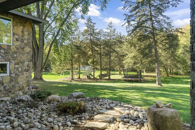 $995,000 | 326 South Cove Road, Hudson, WI 54016