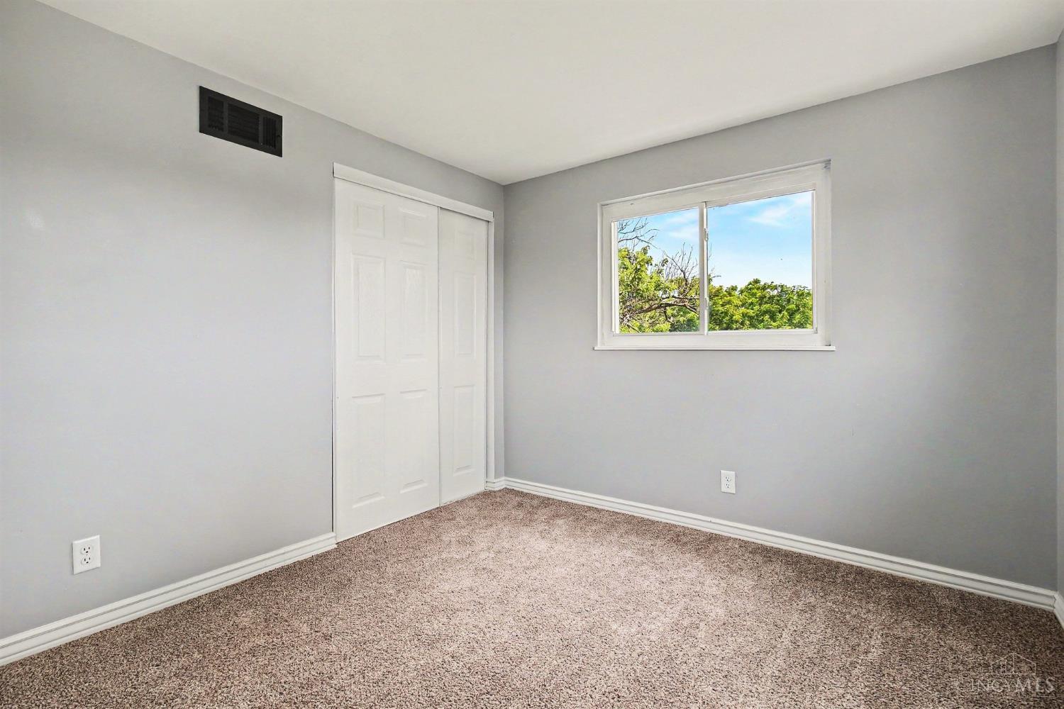 6004 Snyder Road Cincinnati, OH 45247 - Photo 16 of 35