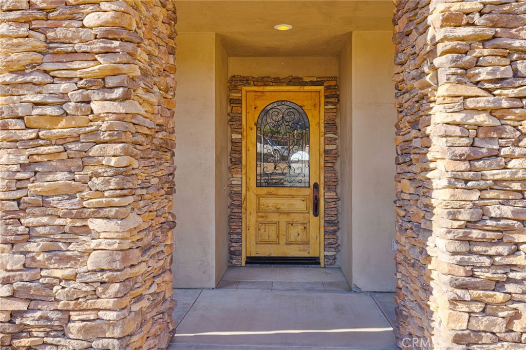 1030 Elsinore Road Pinon Hills, CA 92372 - Photo 3 of 75