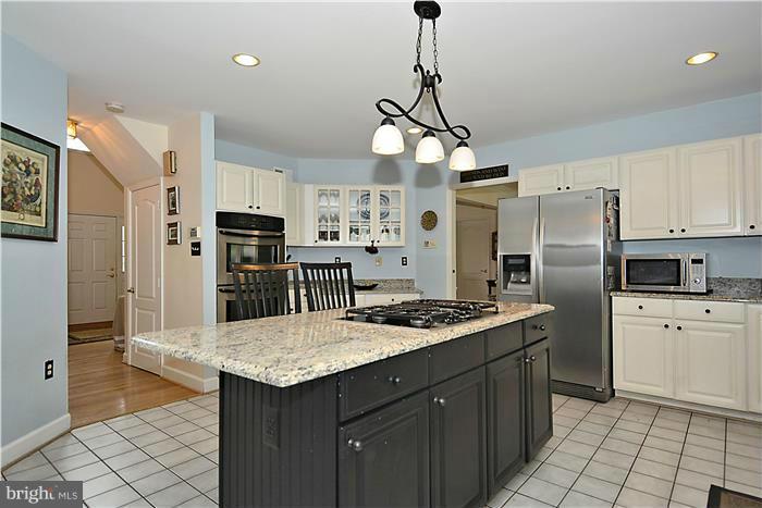 17817 Dr Walling Road Poolesville, MD 20837 - Photo 3 of 29 Kitchen