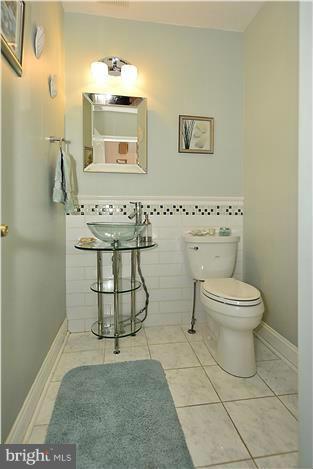 17817 Dr Walling Road Poolesville, MD 20837 - Photo 9 of 29 Bath