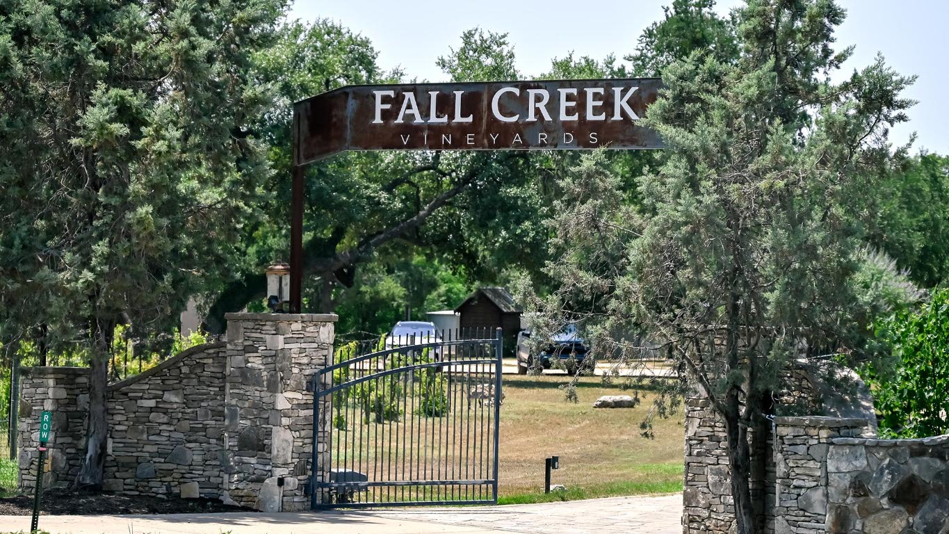 373 Leaning Rock Ridge Austin, TX 78737 - Photo 21 of 39 a view of street sign