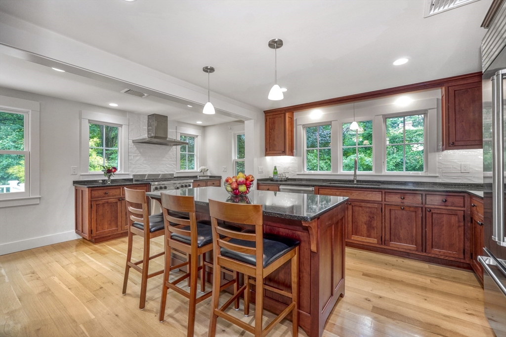 17 Longmeadow Road Lincoln, MA 01773 - Photo 8 of 33
