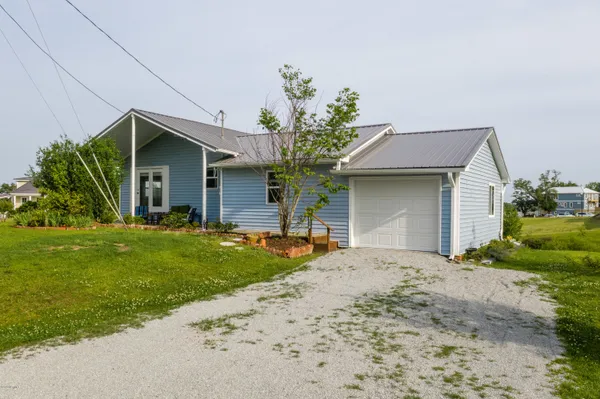 $1,900 | 108 Hawkins Creek Lane, Swansboro, NC 28584