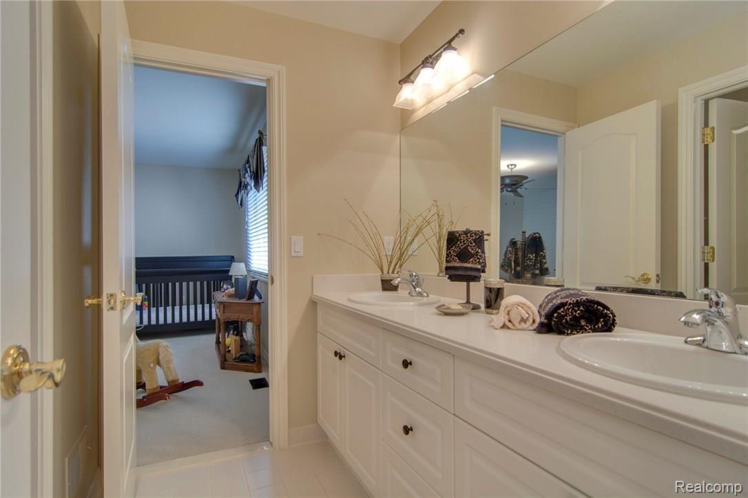 5152 Newport Court Rochester, MI 48306 - Photo 36 of 55 DSC_0653Enfused.jpg