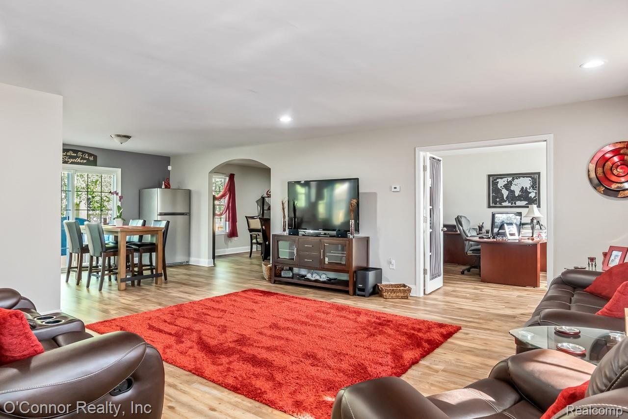 103 Rella Rae Avenue Marysville, MI 48040 - Photo 5 of 33 102 Rella Rae-5.jpg