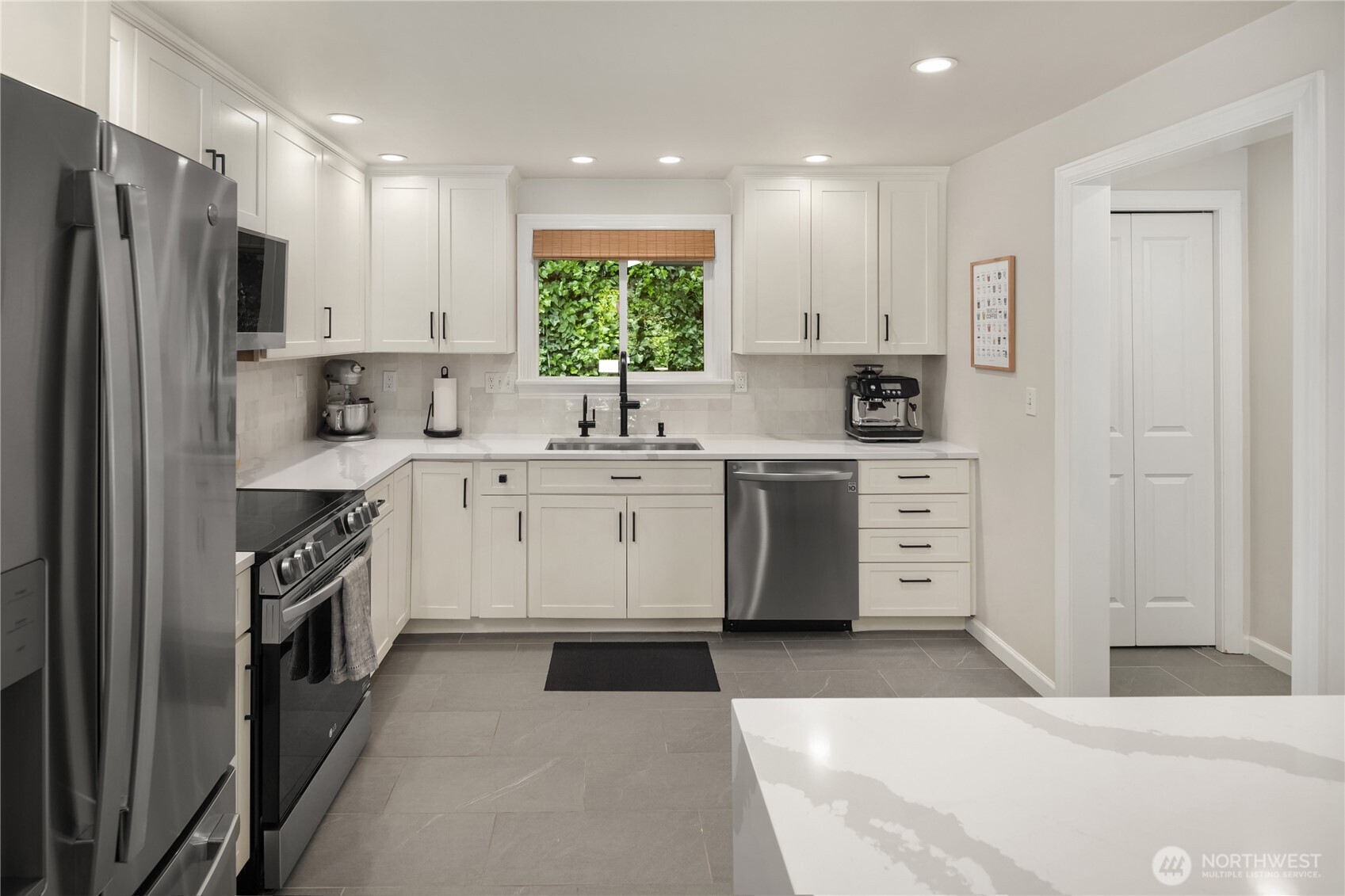 717 West Cremona Street Seattle, WA 98119 - Photo 15 of 30