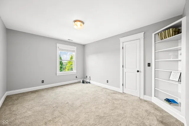 $949,900 | 1675 Devonshire Drive, Seymour, IN 47274