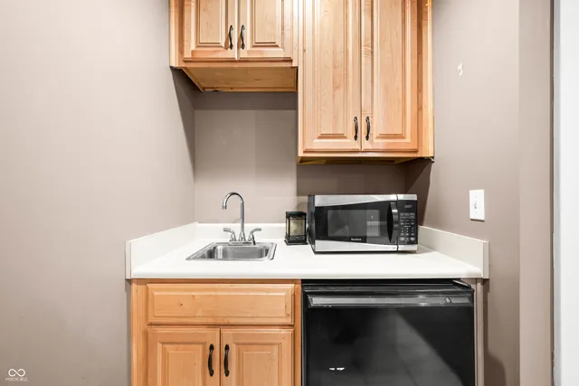 $949,900 | 1675 Devonshire Drive, Seymour, IN 47274