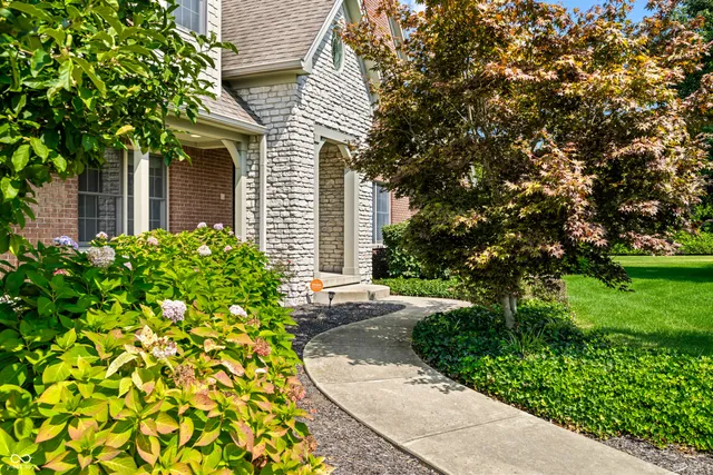 $949,900 | 1675 Devonshire Drive, Seymour, IN 47274