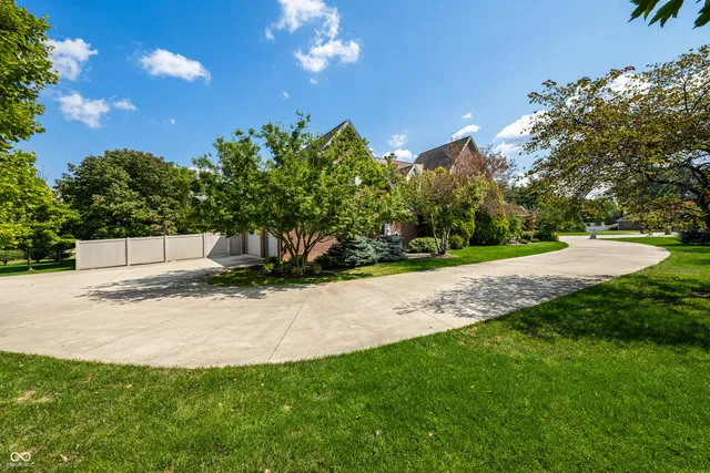 $949,900 | 1675 Devonshire Drive, Seymour, IN 47274
