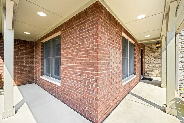 $949,900 | 1675 Devonshire Drive, Seymour, IN 47274