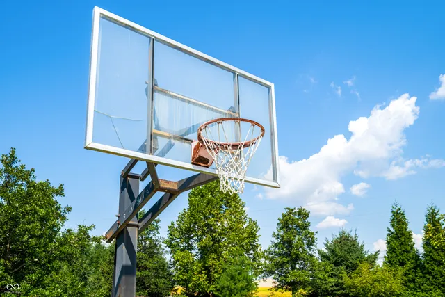 $949,900 | 1675 Devonshire Drive, Seymour, IN 47274