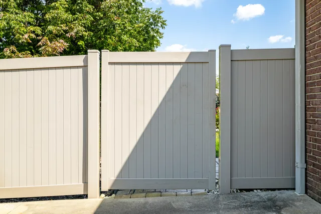 $949,900 | 1675 Devonshire Drive, Seymour, IN 47274