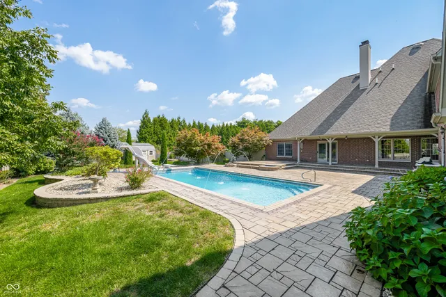 $949,900 | 1675 Devonshire Drive, Seymour, IN 47274