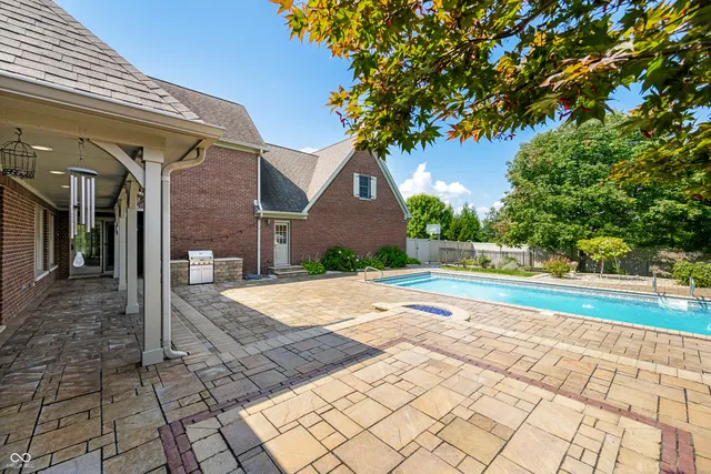 $949,900 | 1675 Devonshire Drive, Seymour, IN 47274