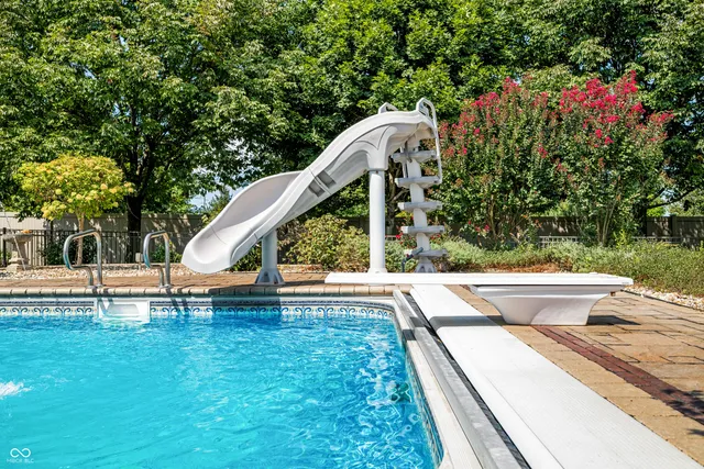 $949,900 | 1675 Devonshire Drive, Seymour, IN 47274