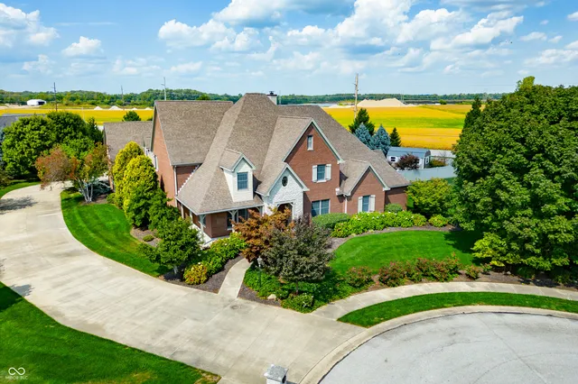 $949,900 | 1675 Devonshire Drive, Seymour, IN 47274