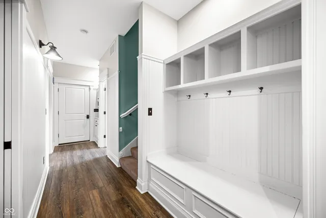 $949,900 | 1675 Devonshire Drive, Seymour, IN 47274